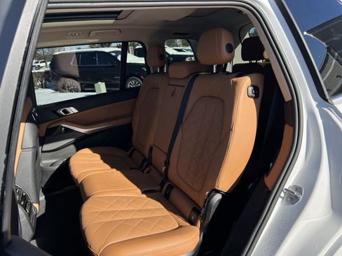 Used 2024 BMW X7 xDrive40i w/ Executive Package image 25