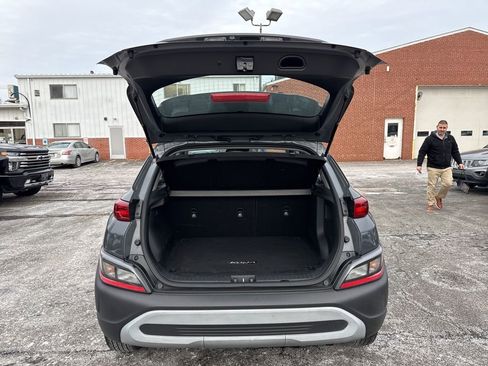 Used 2023 Hyundai Kona SE image 9