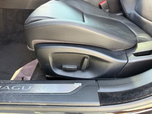 Used 2018 Jaguar XF RWD image 9