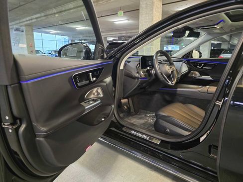 Used 2024 Mercedes-Benz E 350 4MATIC Sedan image 22