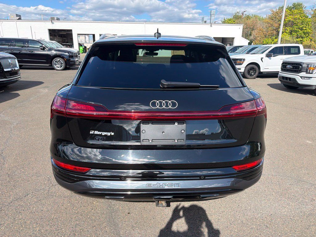 Used 2024 Audi Q8 e-tron Premium Plus w/ Premium Plus Package AWD/4WD image 4