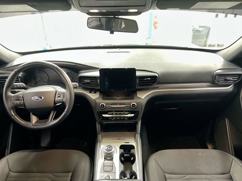 Used 2020 Ford Explorer XLT w/ Comfort Package image 10