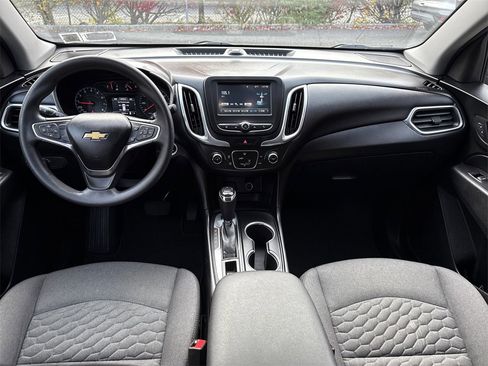 Used 2018 Chevrolet Equinox LT image 8