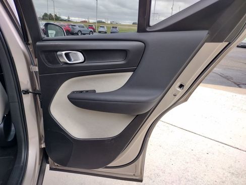 Used 2023 Volvo XC40 B4 Ultimate image 19