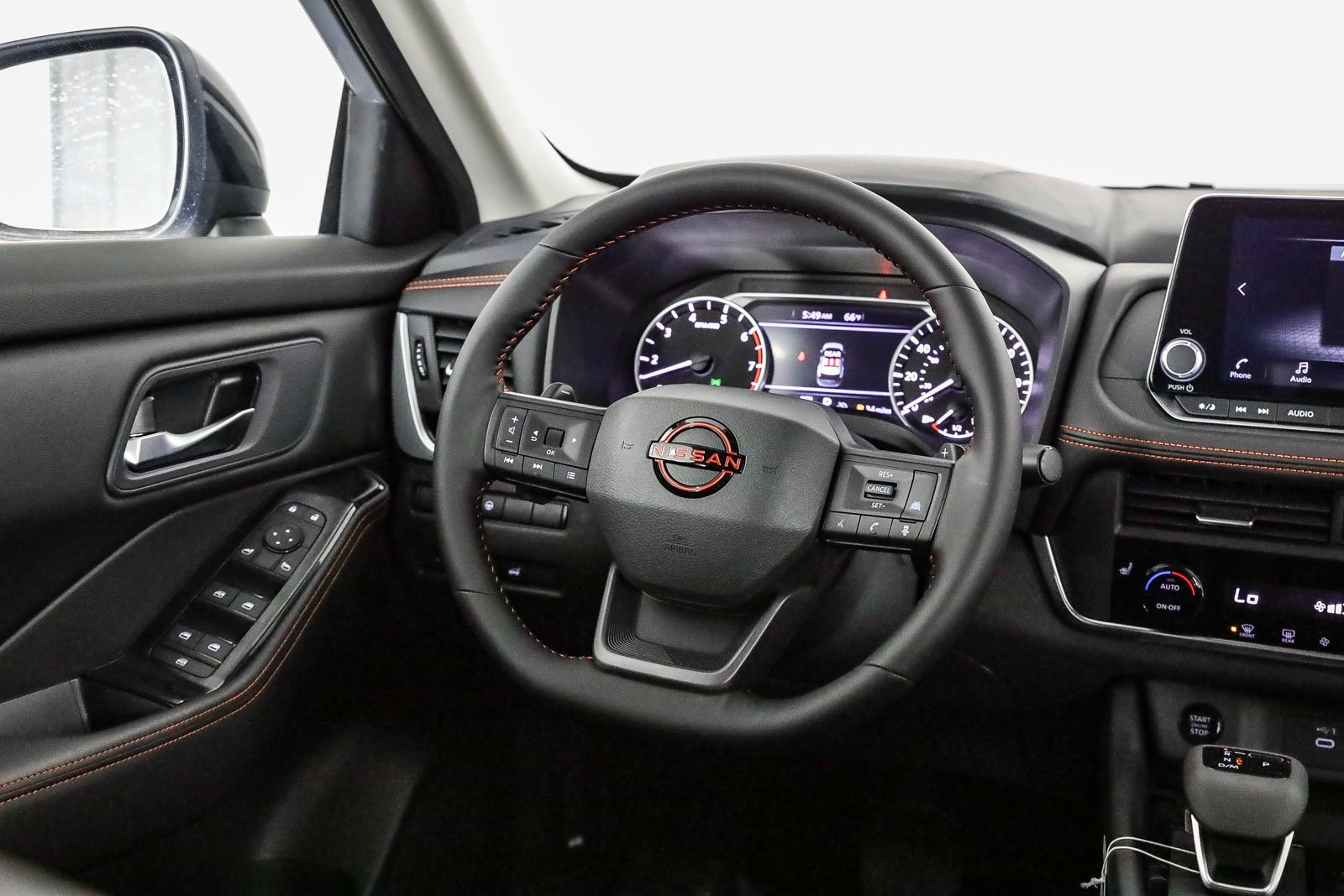 Used 2025 Nissan Rogue SV AWD/4WD image 17