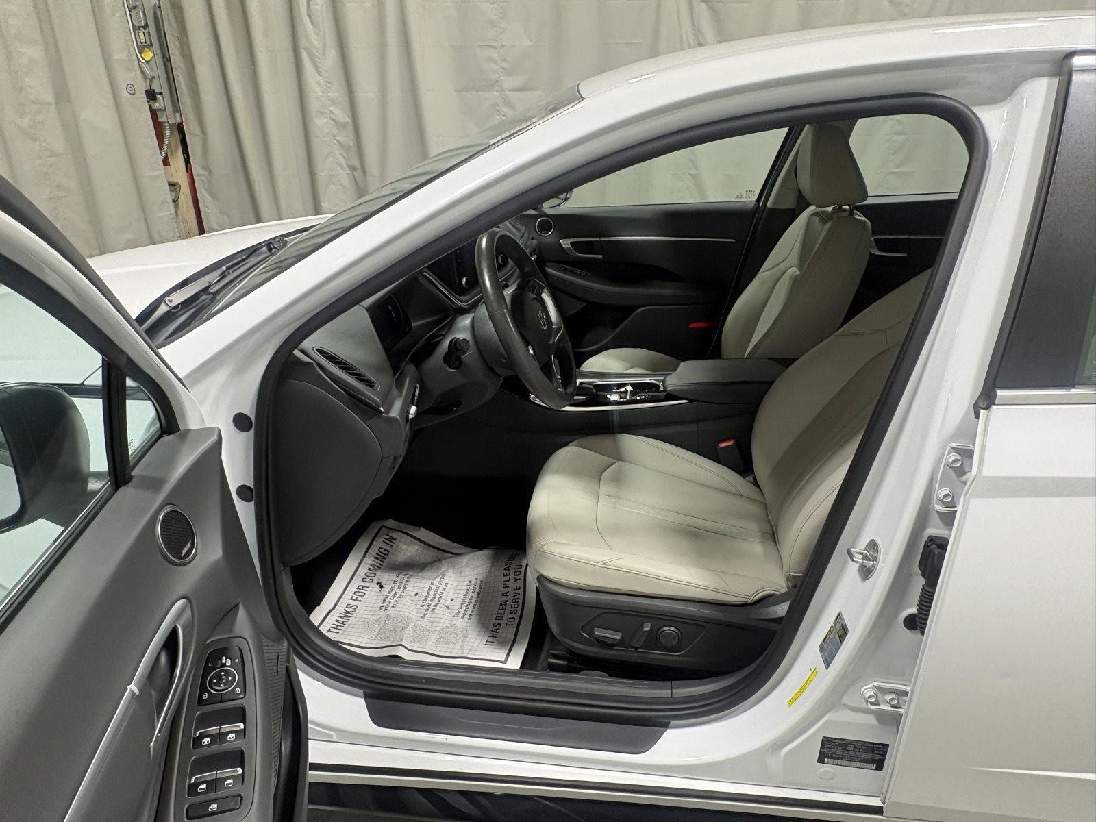 Used 2020 Hyundai Sonata SEL w/ Premium Package FWD image 2