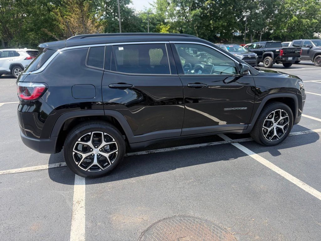 Used 2024 Jeep Compass Limited AWD/4WD image 10