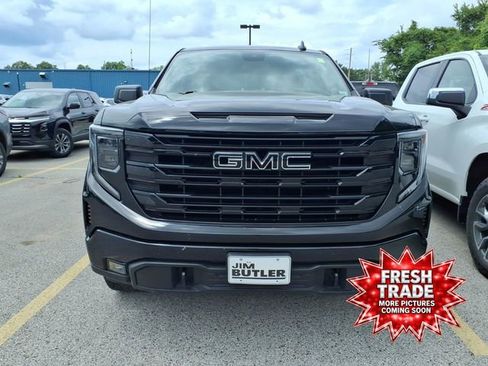 Used 2022 GMC Sierra 1500 Elevation w/ LPO, Elevation Black Package AWD/4WD image 3