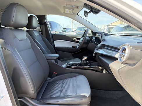 Used 2025 Chevrolet Trax LT image 19