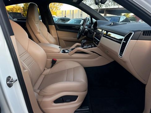 Used 2022 Porsche Cayenne Coupe image 28