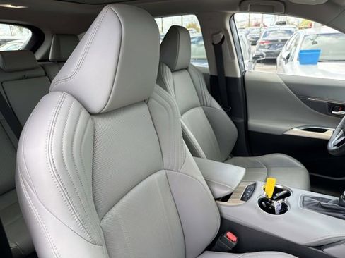 Certified 2024 Toyota Venza Limited image 16