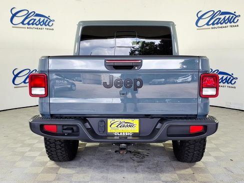 Used 2025 Jeep Gladiator Sport AWD/4WD image 4