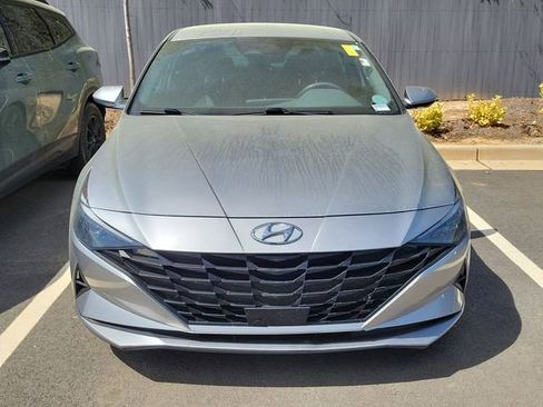 Used 2022 Hyundai Elantra SEL w/ Convenience Package image 2