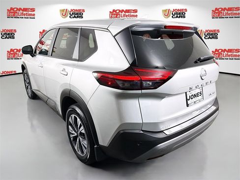 Certified 2023 Nissan Rogue SV image 2