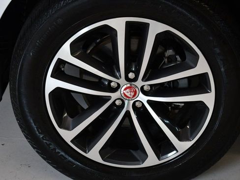 Used 2020 Jaguar F-PACE Premium image 19