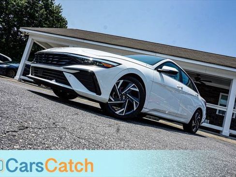 Used 2024 Hyundai Elantra Limited FWD image 3
