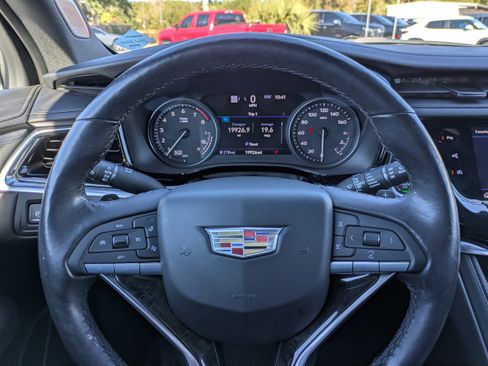 Used 2022 Cadillac XT6 Premium Luxury w/ Technology Package image 22