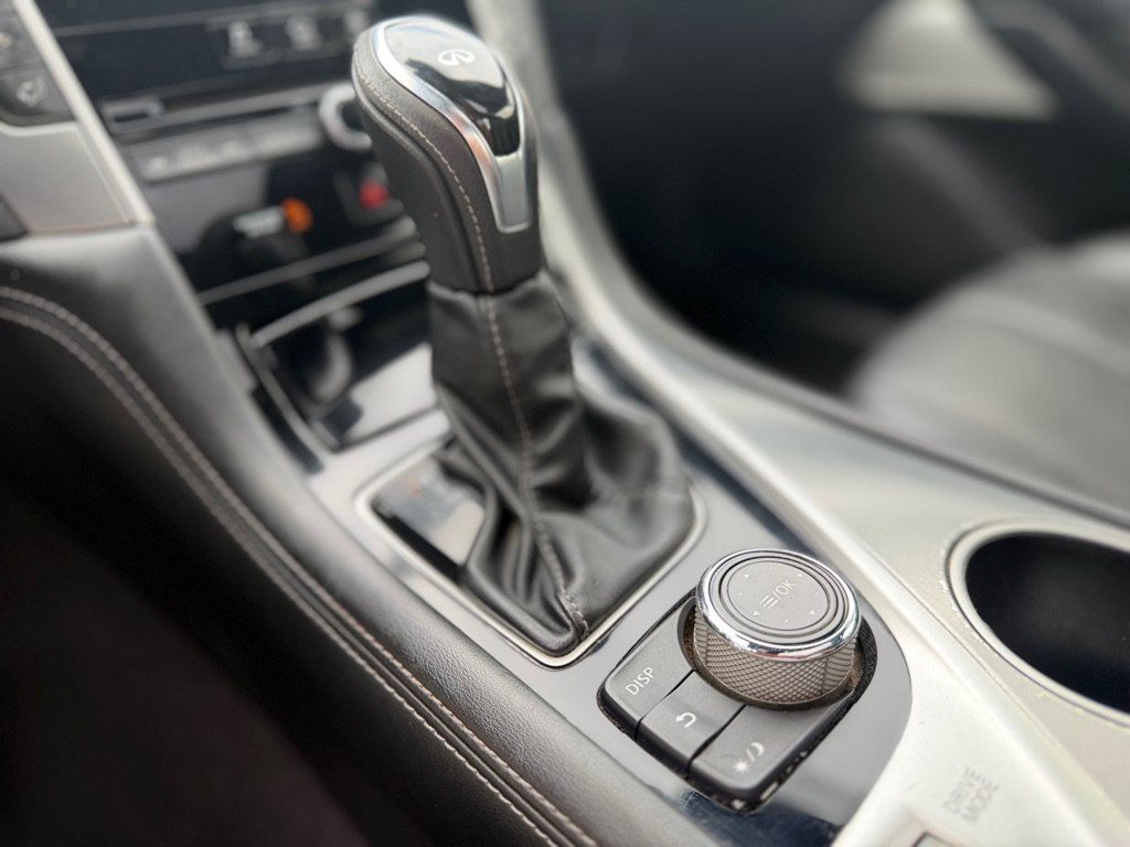 Used 2020 INFINITI Q60 3.0t Luxe RWD image 15