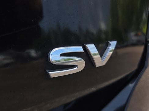 Used 2018 Nissan Rogue SV w/ Premium Package FWD image 33