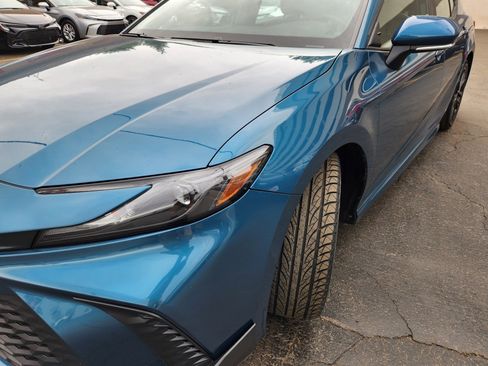Used 2025 Toyota Camry SE FWD image 9
