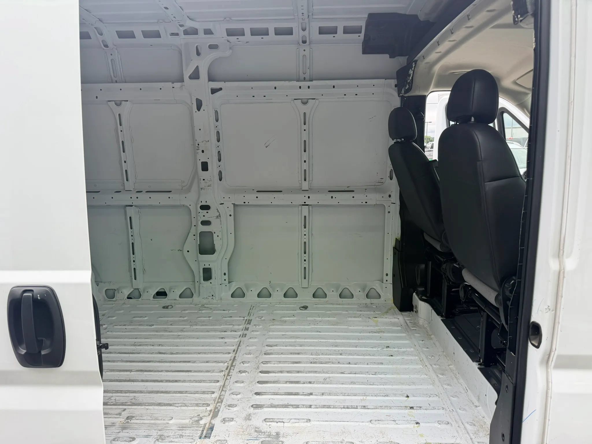 Used 2024 RAM ProMaster 2500 w/ Convenience Group FWD image 10