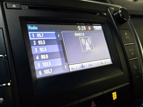 Used 2017 Toyota Camry SE FWD image 32