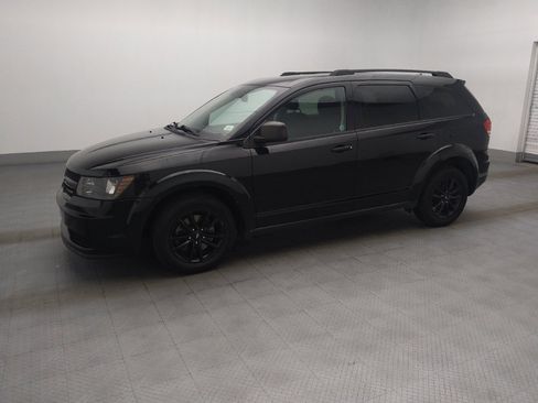 Used 2020 Dodge Journey SE w/ SE Popular Equipment Group FWD image 2