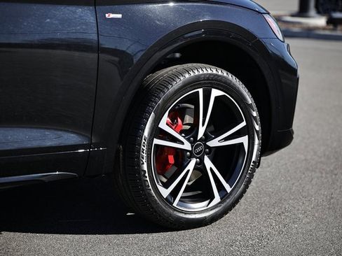 Certified 2025 Audi Q5 2.0T Premium Plus w/ Premium Plus Package image 5