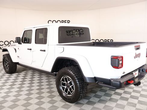 Used 2025 Jeep Gladiator Rubicon AWD/4WD image 23