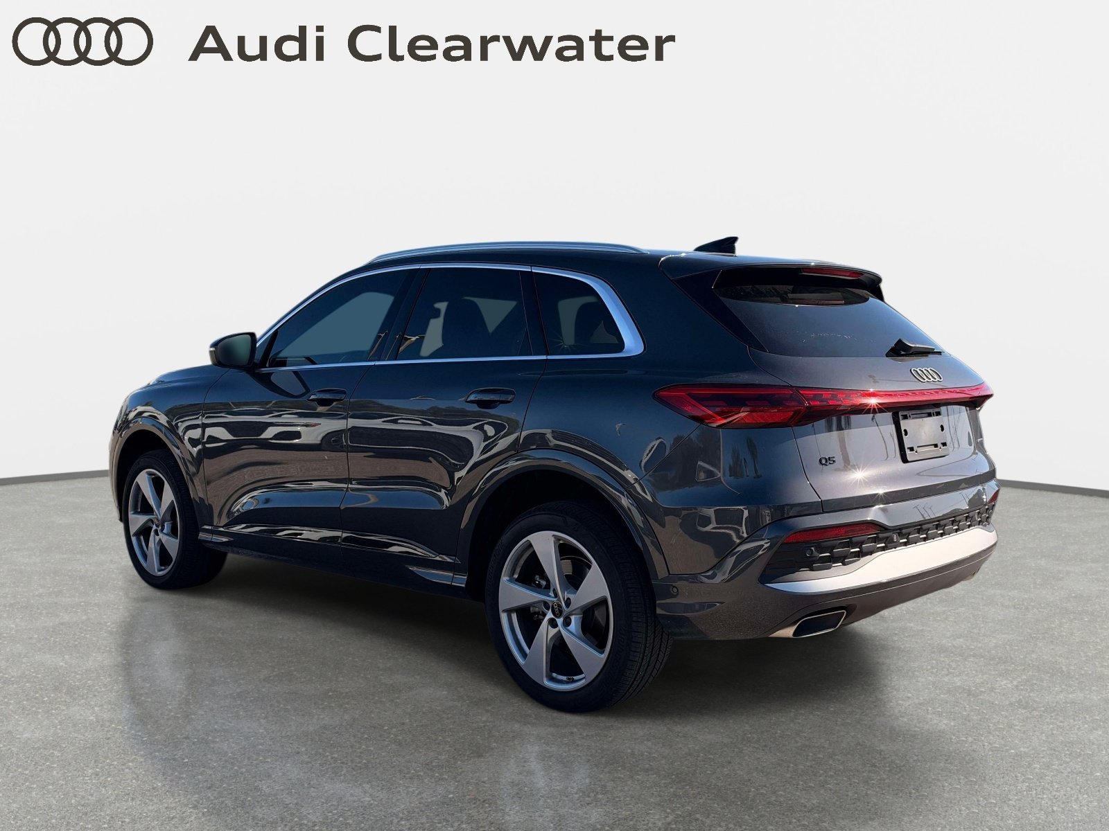 Used 2025 Audi Q5 Premium Plus w/ Premium Plus AWD/4WD image 2