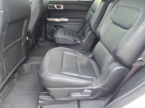 Used 2022 Ford Explorer XLT w/ Equipment Group 202A AWD/4WD image 12