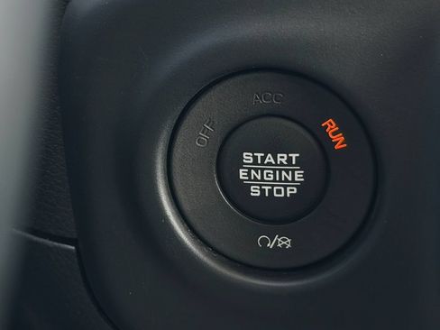 Used 2020 Jeep Wrangler Unlimited Sahara AWD/4WD image 15