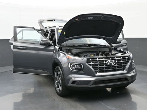 Certified 2023 Hyundai Venue Limited w/ Cargo Package image 50