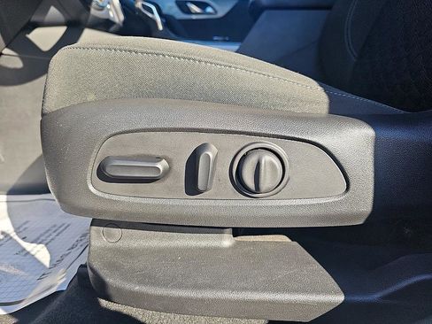 Used 2019 Chevrolet Blazer LT image 14