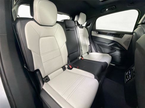 Certified 2026 Porsche Cayenne Coupe AWD/4WD image 27