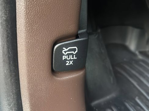 Used 2022 Ford Explorer King Ranch w/ Premium Technology Package image 50