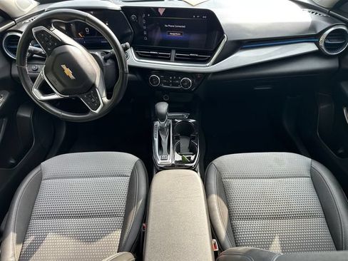 Certified 2024 Chevrolet Trax LT w/ Sunroof Package FWD image 20