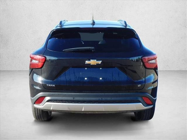 Used 2025 Chevrolet Trax LT FWD image 6