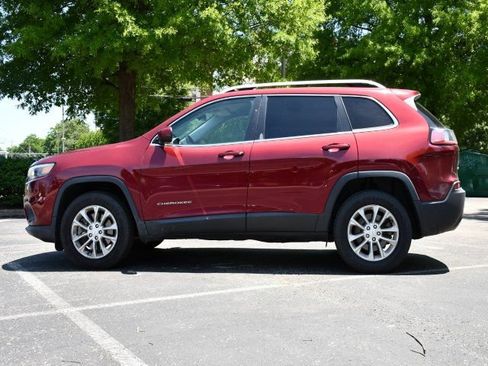 Used 2019 Jeep Cherokee Latitude w/ Cold Weather Group AWD/4WD image 4