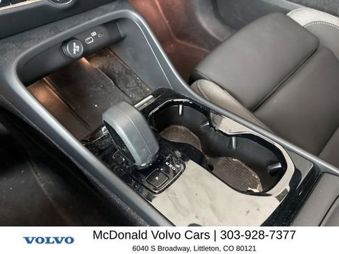 Used 2023 Volvo XC40 Recharge Core image 6