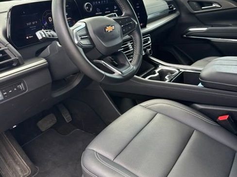 Used 2026 Chevrolet Traverse LT AWD/4WD image 2