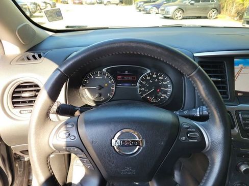 Used 2017 Nissan Pathfinder SL w/ SL Tech Package image 18