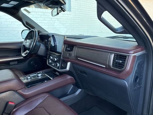 Used 2023 Ford Expedition Limited image 30