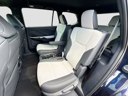 New 2026 Lexus TX 500h AWD image 23