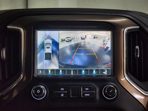 Used 2019 Chevrolet Silverado 1500 High Country w/ Technology Package AWD/4WD image 25
