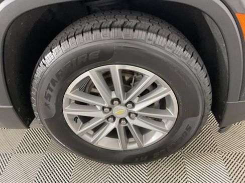 Used 2022 Chevrolet Traverse LT FWD image 14