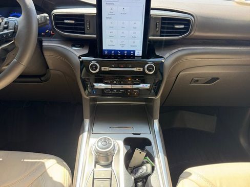 Used 2023 Ford Explorer Platinum w/ Technology Package AWD/4WD image 11