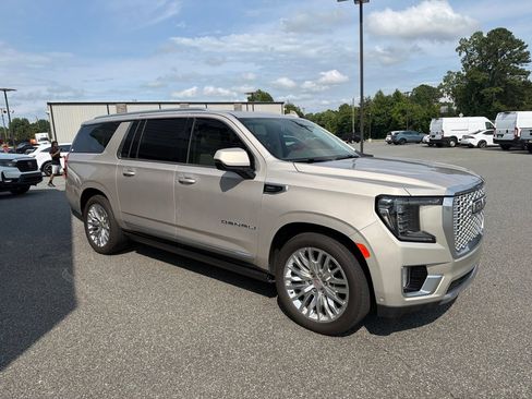 Used 2024 GMC Yukon XL Denali w/ Denali Reserve Package AWD/4WD image 10