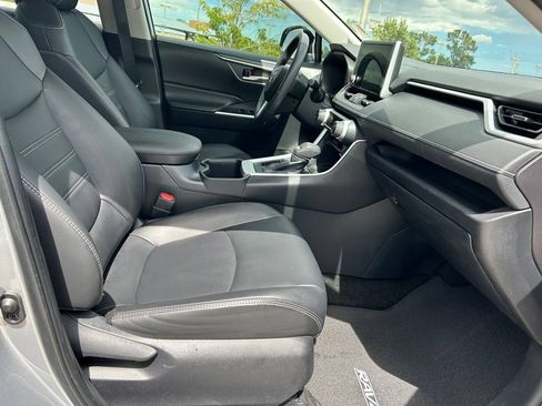 Used 2025 Toyota RAV4 XLE Premium FWD image 31