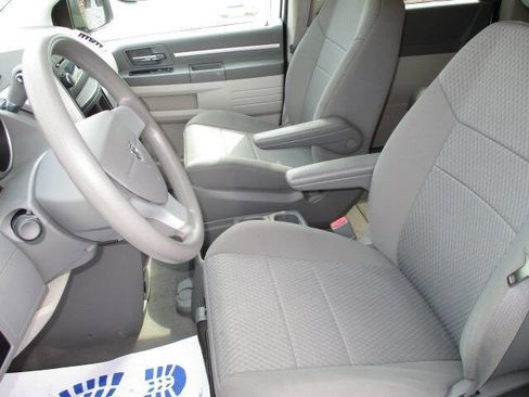 Used 2010 Dodge Grand Caravan SE w/ Climate Group image 19